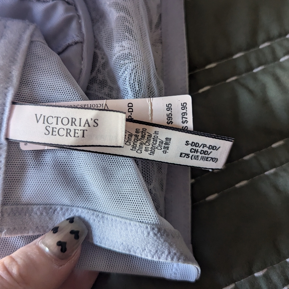 Victoria's Secret Purple Wireless Bra with Textured Design and Wide Straps - Picture 6 of 8